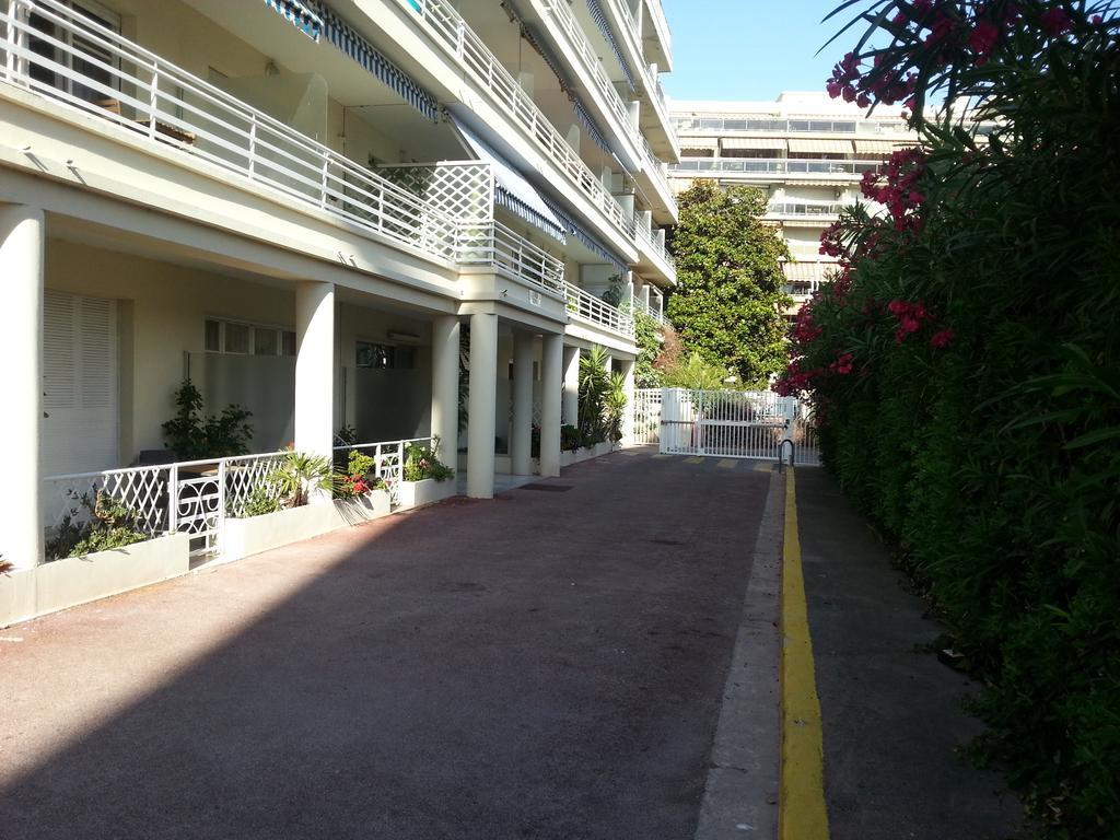 Le Palais Du Tropique Lägenhet Juan-les-Pins Exteriör bild